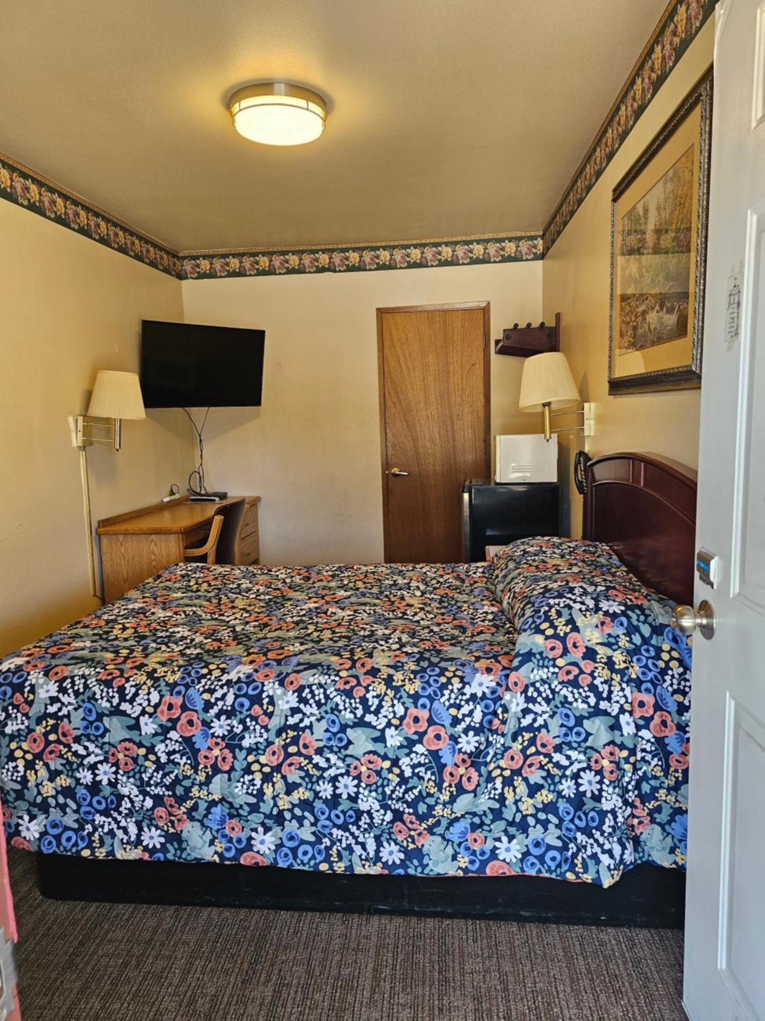 Cle Elum Travelers Inn Bagian luar foto